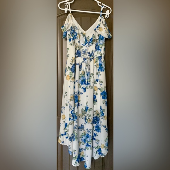 Women’s Dress - Picture 2 of 2